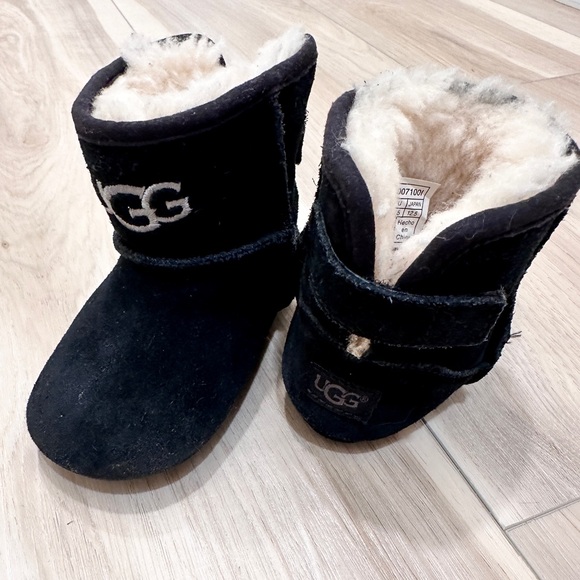 Ugg toddler boots, black size 4/5 - Picture 2 of 6